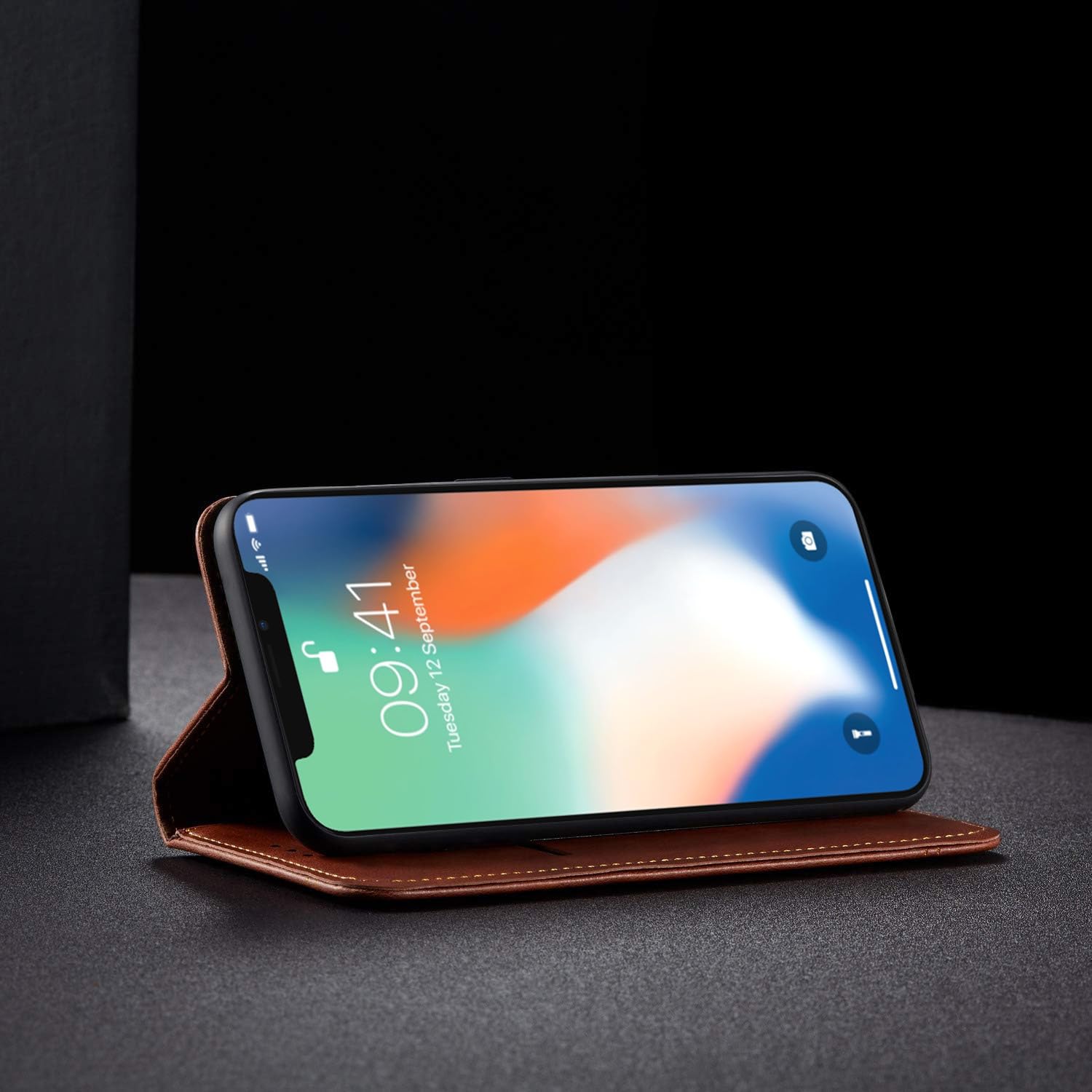iPhone X/XS flip case in brown by Pikkme – photo 4